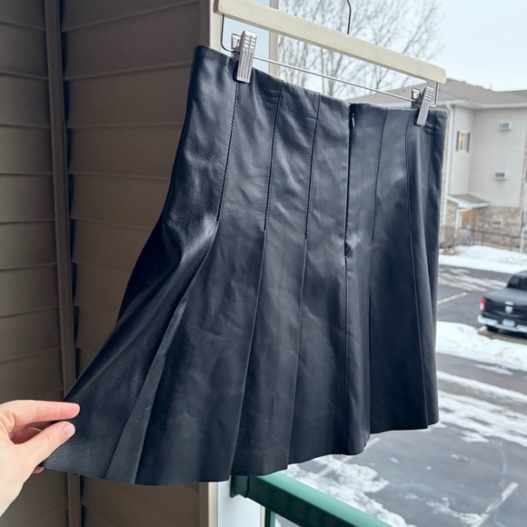 🆕 Antonio Melani Black Genuine Leather Pleated Mini Skirt Size 10 Classic Luxury - Picture 6 of 15